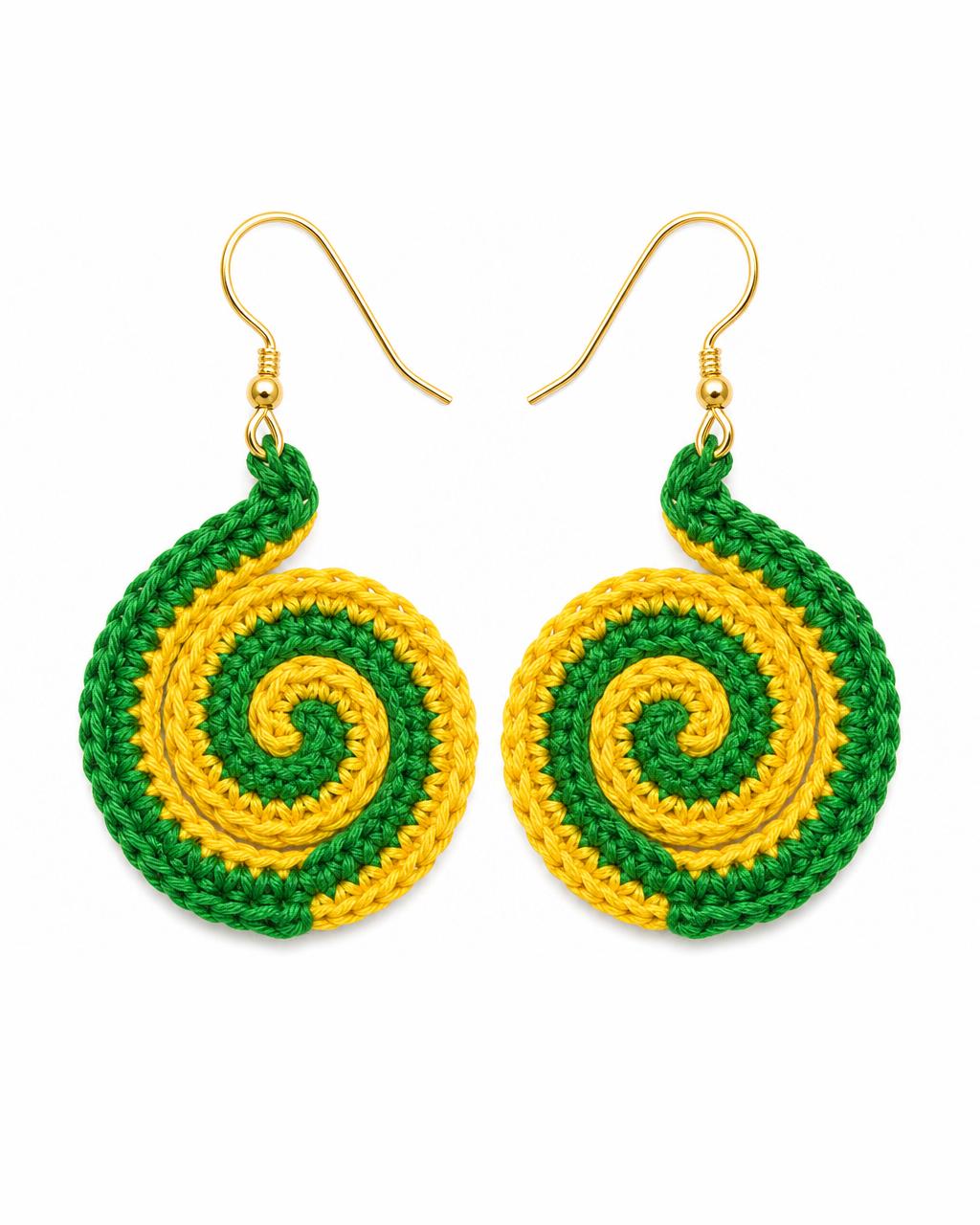 Brinco Espiral Brasil em crochê artesanal